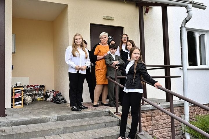 В Беларуси мать дважды лишали родительских прав, но она не сдалась и вернула дочек