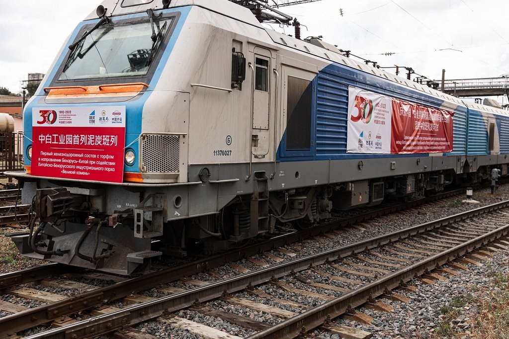 В Китай отправился первый поезд из Беларуси с 1,2 тыс. тонн торфа
