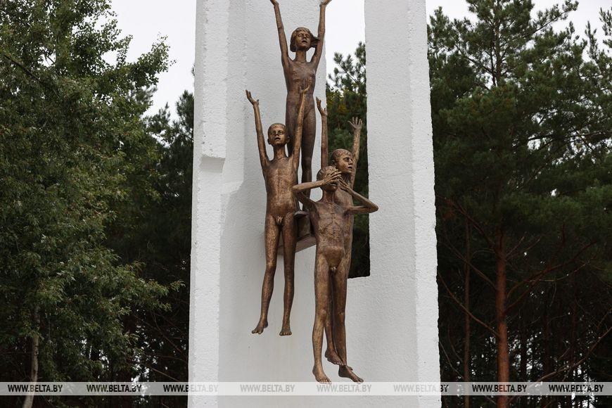 Память расстрелянных фашистами 80 лет назад воспитанников детского дома почтили в Брестском районе