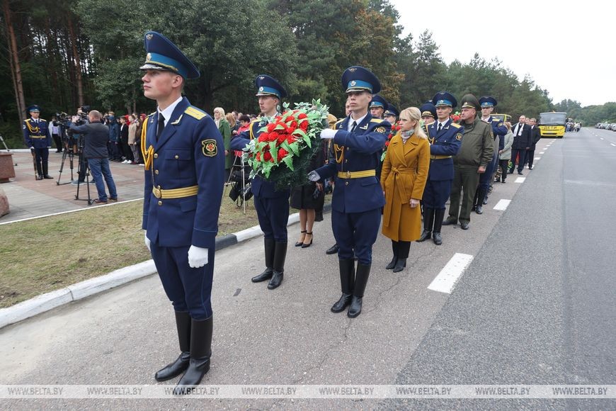 Память расстрелянных фашистами 80 лет назад воспитанников детского дома почтили в Брестском районе