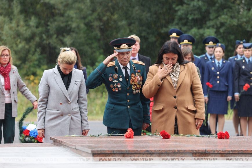 Память расстрелянных фашистами 80 лет назад воспитанников детского дома почтили в Брестском районе