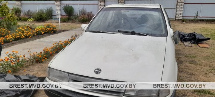 Водитель заступился за пассажира – получил удар в голову и битую машину. Случай в Брестской области