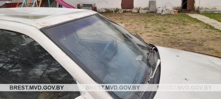 Водитель заступился за пассажира – получил удар в голову и битую машину. Случай в Брестской области