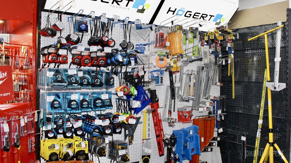 От самореза до инструмента. Большой магазин строительных материалов «А-Центр» компании «АмайзТрейд» открылся в центре Бреста. Почему такие приятные цены?