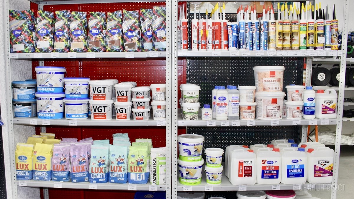 От самореза до инструмента. Большой магазин строительных материалов «А-Центр» компании «АмайзТрейд» открылся в центре Бреста. Почему такие приятные цены?