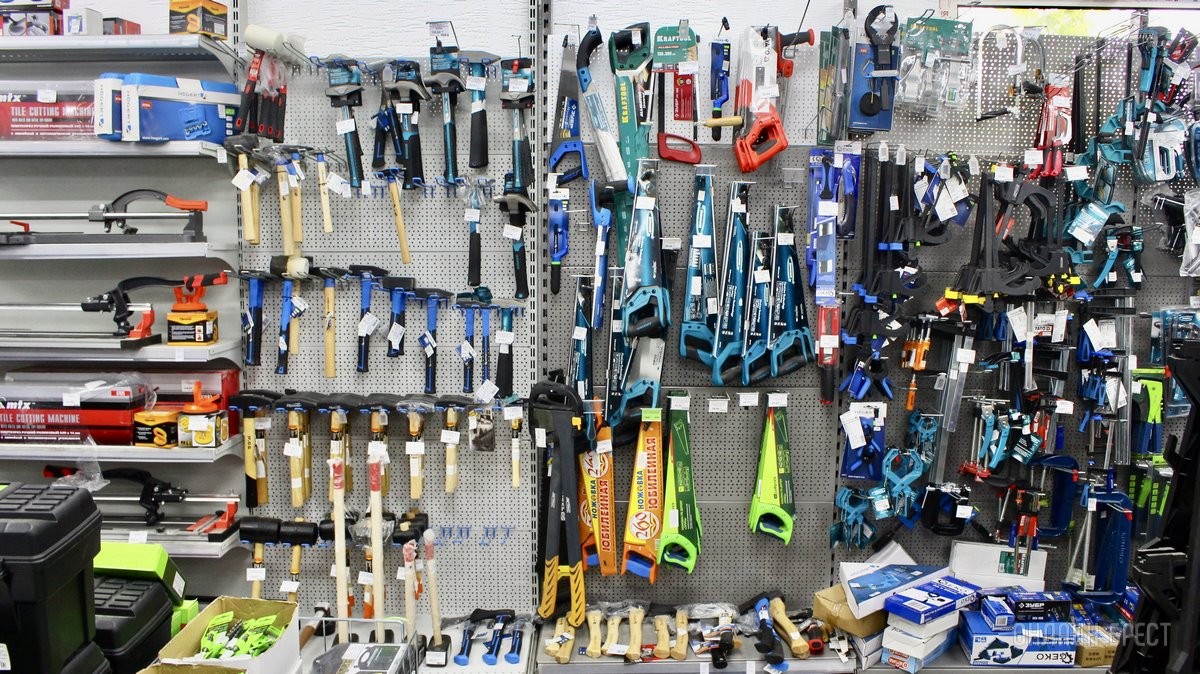 От самореза до инструмента. Большой магазин строительных материалов «А-Центр» компании «АмайзТрейд» открылся в центре Бреста. Почему такие приятные цены?