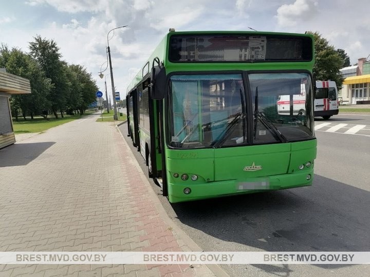 В Кобрине пенсионерка упала во время поездки на автобусе