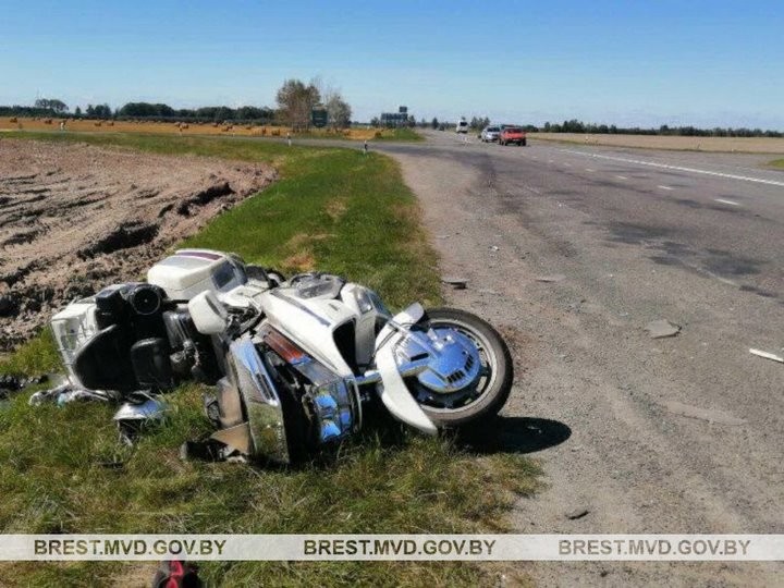 В Дрогичинском районе мотоциклист врезался в «Форд» с прицепом