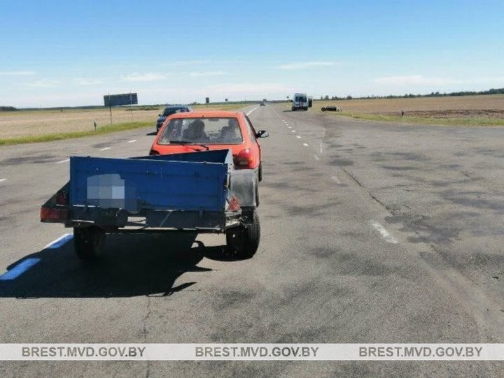 В Дрогичинском районе мотоциклист врезался в «Форд» с прицепом