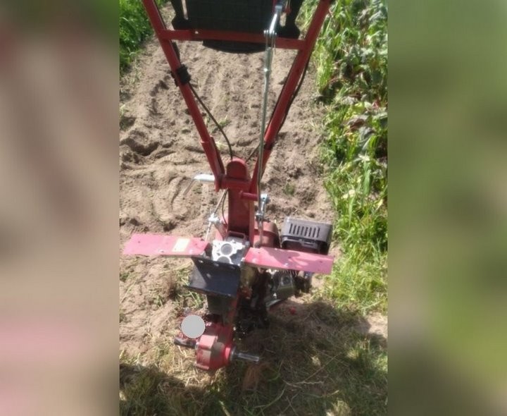 В Дрогичинском районе нога пенсионера застряла в мотоблоке