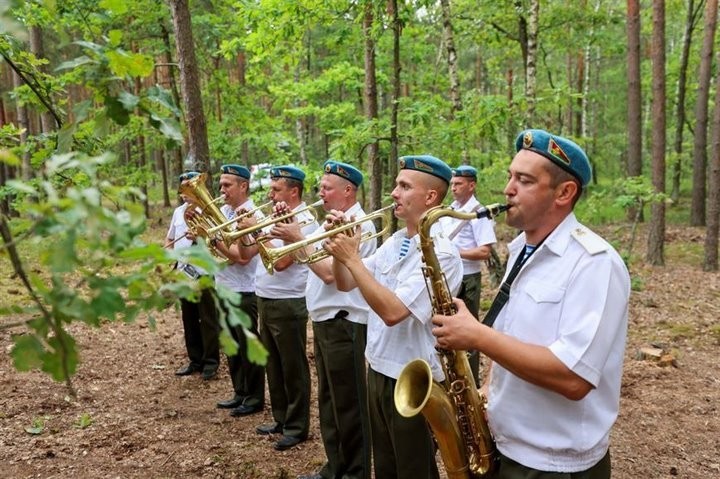 Памятный знак польским партизанам открыли в Ивановском районе