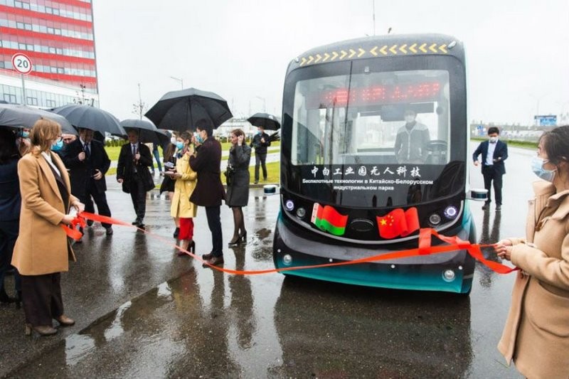 В Беларуси из-за долгов на продажу выставили беспилотный электромобиль. Что по цене?