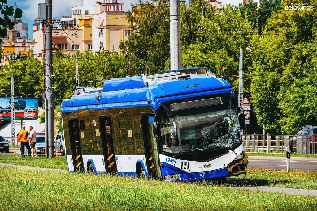 Троллейбус с 20 пассажирами попал в аварию в Бресте