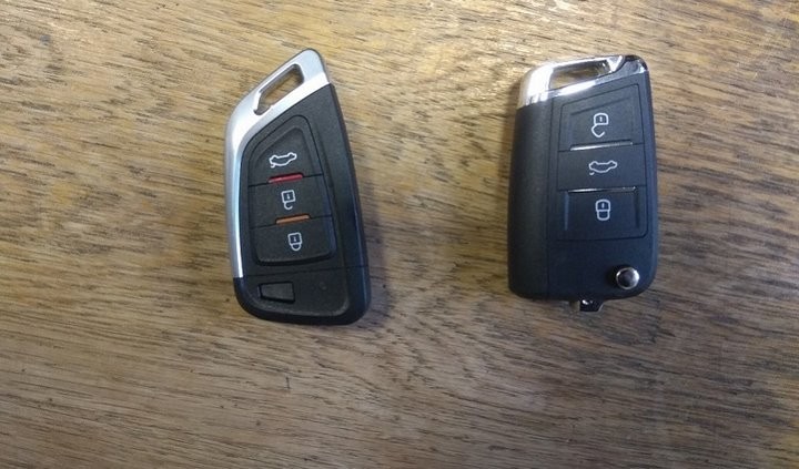 Два дорогих авто украли в Беларуси с помощью специального устройства