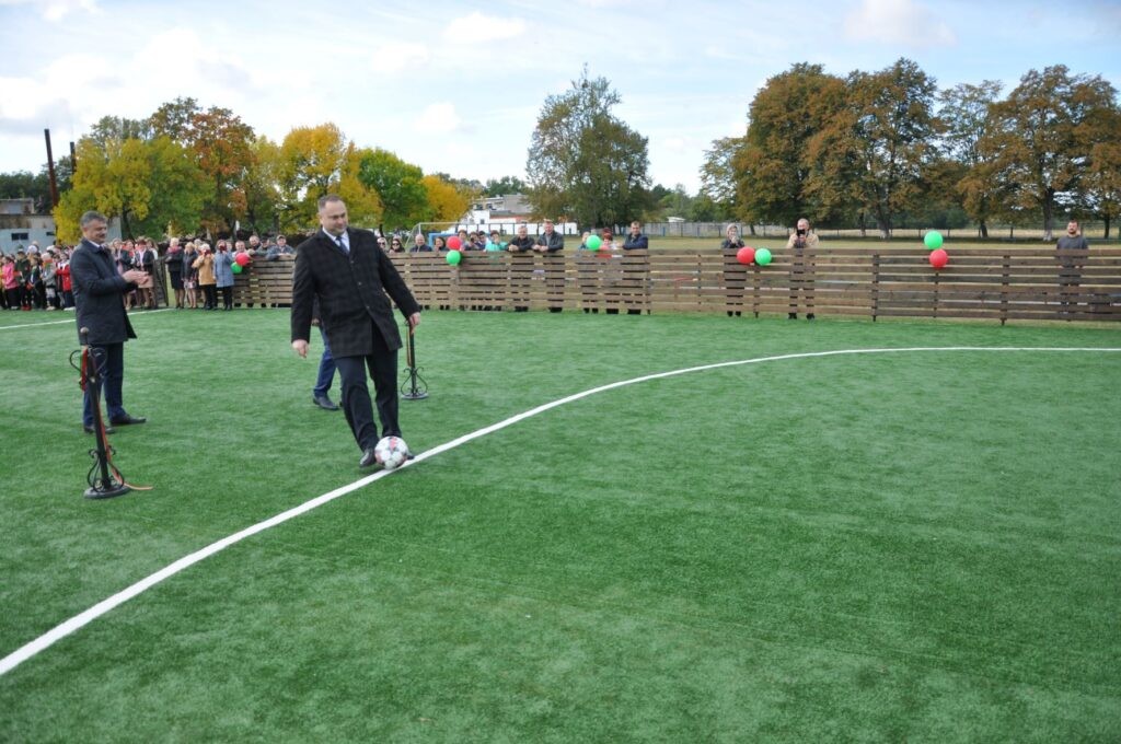 В Дрогичинском районе тожественно открыли мини-футбольную площадку