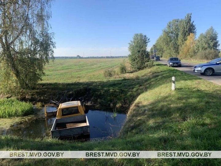 Водитель фургона погиб в ДТП, съехав в мелиоративный канал в Дрогичинском районе