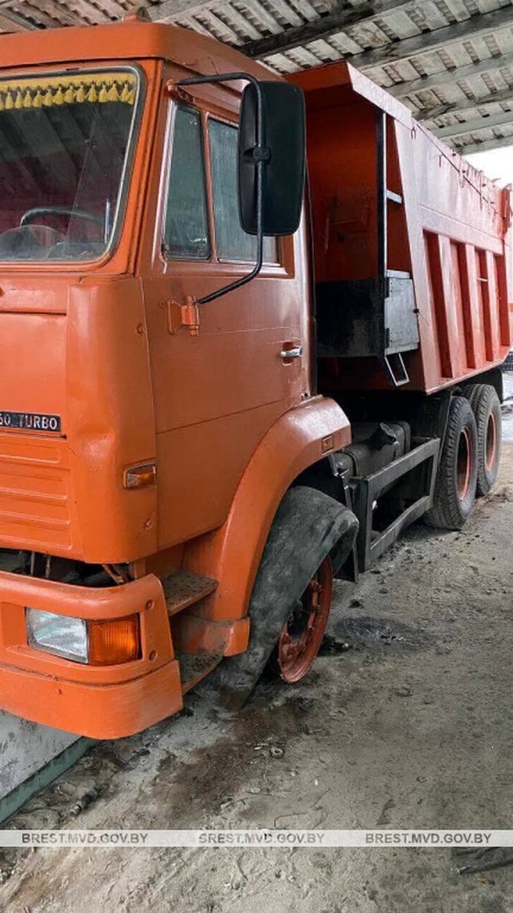 В Столинском районе угнали «КАМАЗ» и «УАЗ»