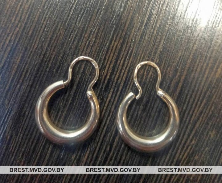 Сувенирными долларами расплатился за золотые серьги житель Брестской области