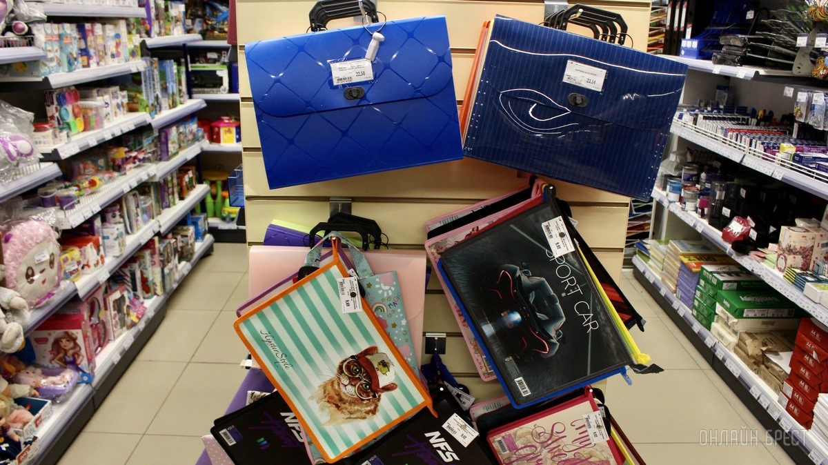 Здравствуй, школа! Собираемся к школе на третьем этаже брестского «ЦУМа»