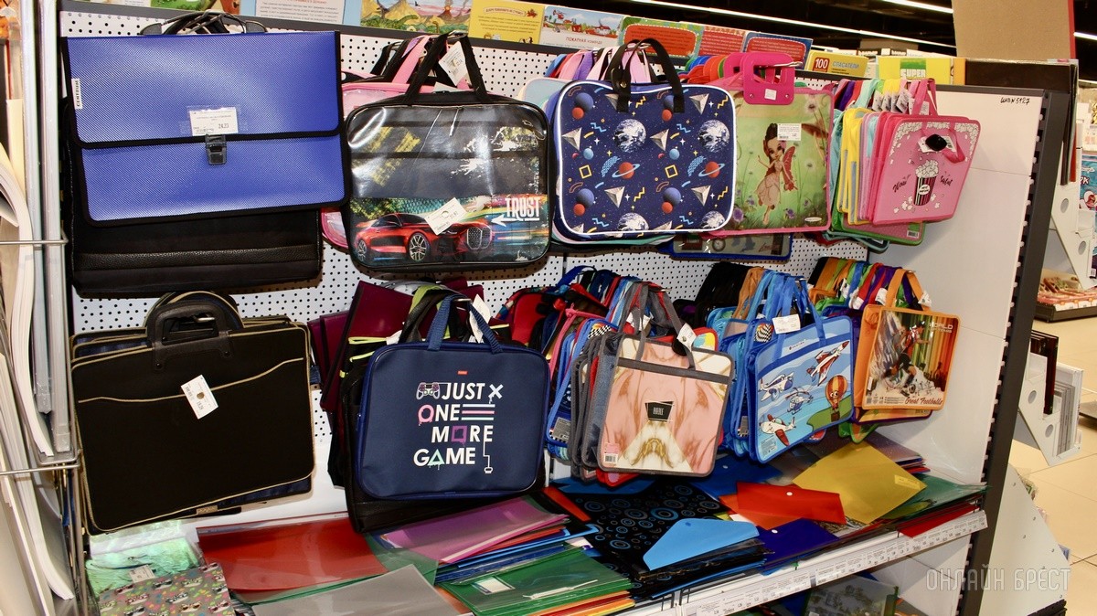 Здравствуй, школа! Собираемся к школе на третьем этаже брестского «ЦУМа»