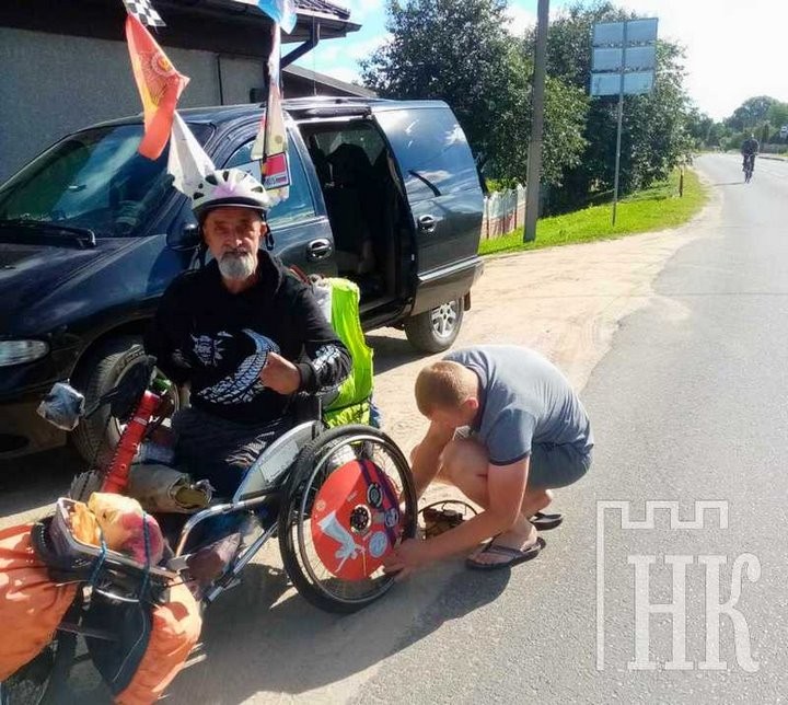 Из Сталинграда на коляске-велосипеде приехал путешественник в Каменец