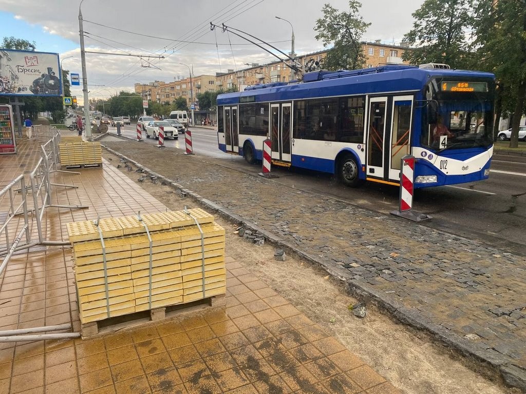 Продолжаются работы по ремонту остановочных пунктов в Бресте