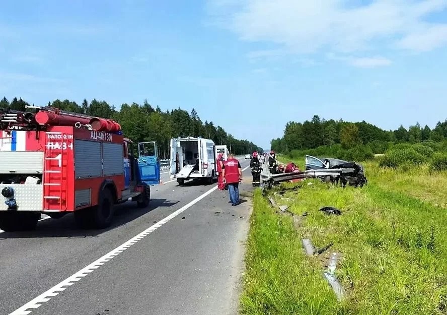 В Беларуси отбойник насквозь проткнул легковушку – погибла пассажирка