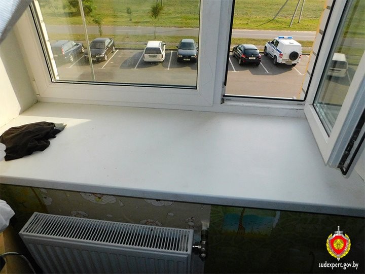 В Каменце из окна выпал маленький мальчик