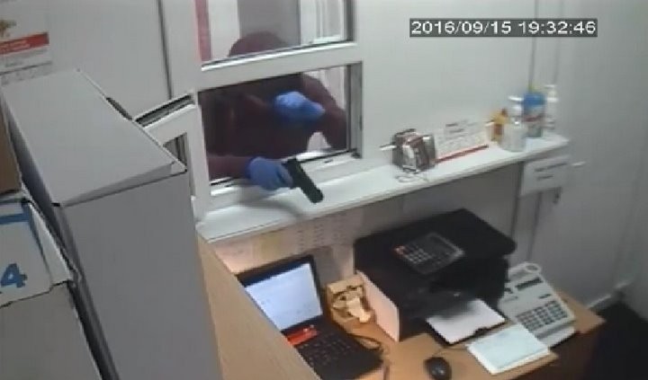 Нашелся грабитель-неудачник, который в 2016 году размахивал игрушечным пистолетом, пока у работницы ломбарда не лопнуло терпение