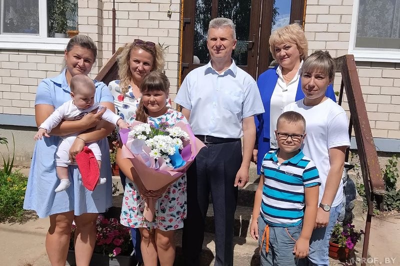 Подготовить детей к школе помогли многодетным семьям профсоюзы Брестчины