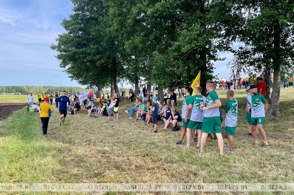 Футбол на болоте в Брестской области. Фоторепортаж