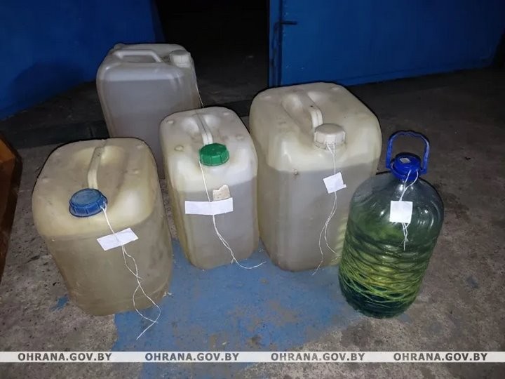 У водителя из Остромечево изъяли более 100 литров топлива