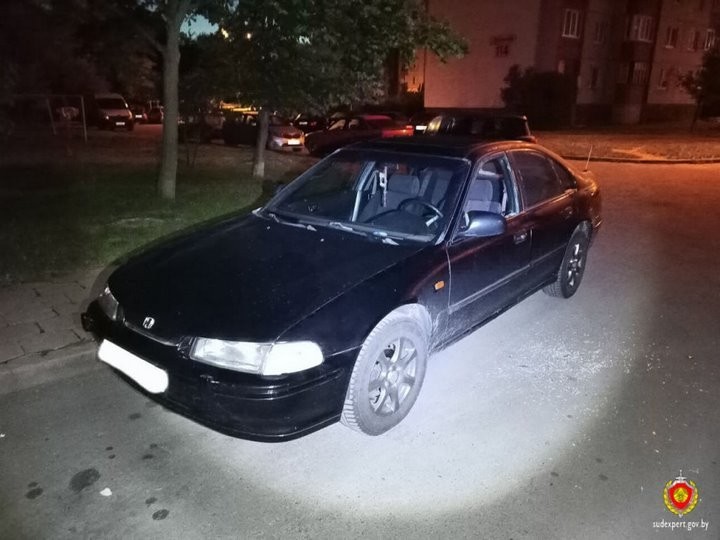 Житель Бреста беспричинно повредил чужой автомобиль