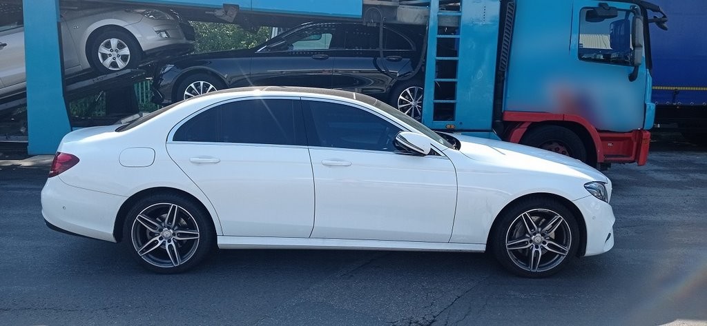 Белорус вез из Польши на грузовике разыскиваемый Mercedes