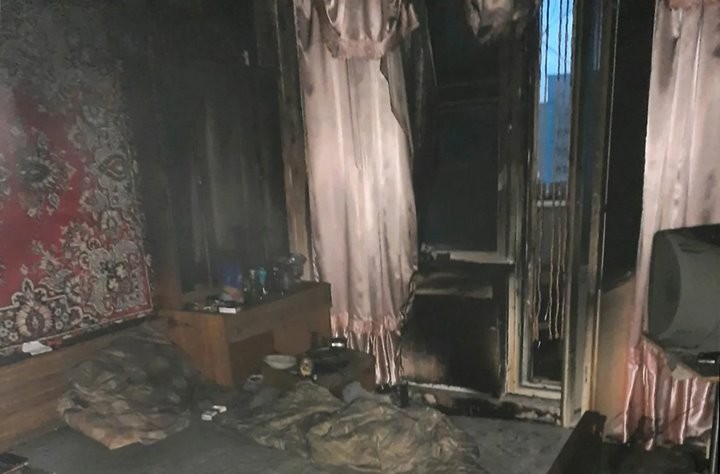 В квартире в Белоозерске загорелся ковер