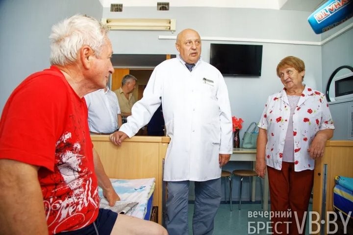 Брестское областное отделение ОО «Белорусский фонд мира» в Брестской ЦГБ обустроило бытовой техникой две палаты для ветеранов войн и труда