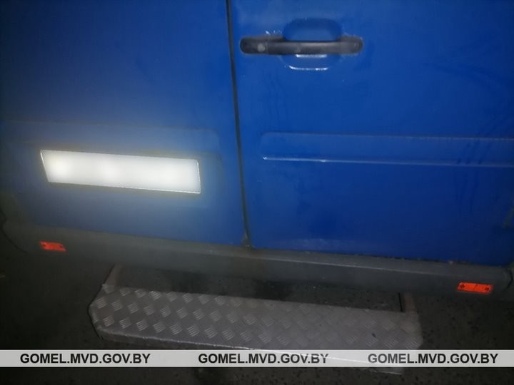 В Беларуси дети решили прокатиться на подножке машины. Один в реанимации