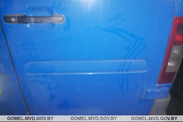 В Беларуси дети решили прокатиться на подножке машины. Один в реанимации