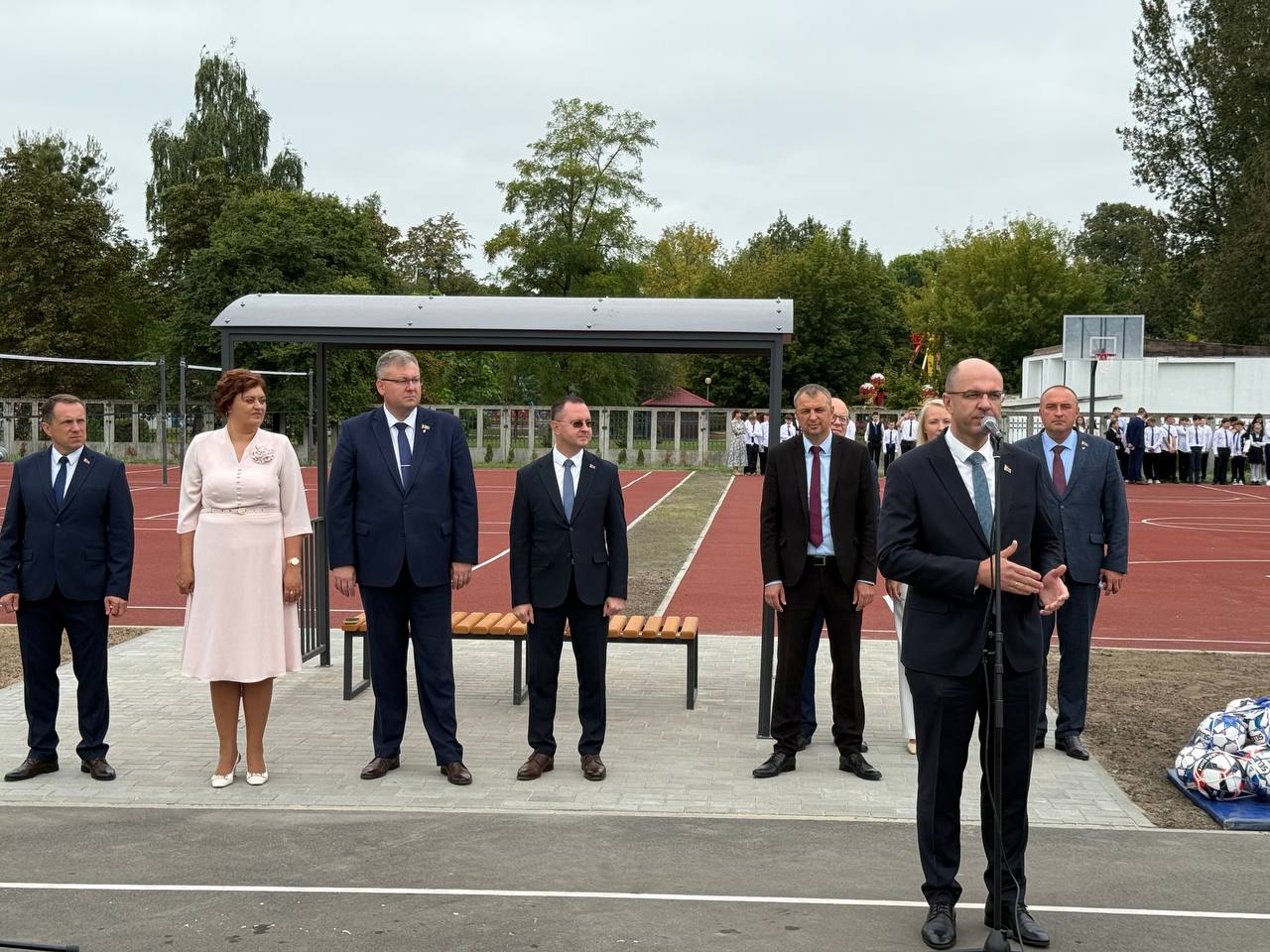 Первый звонок и новый стадион в брестской СШ №9