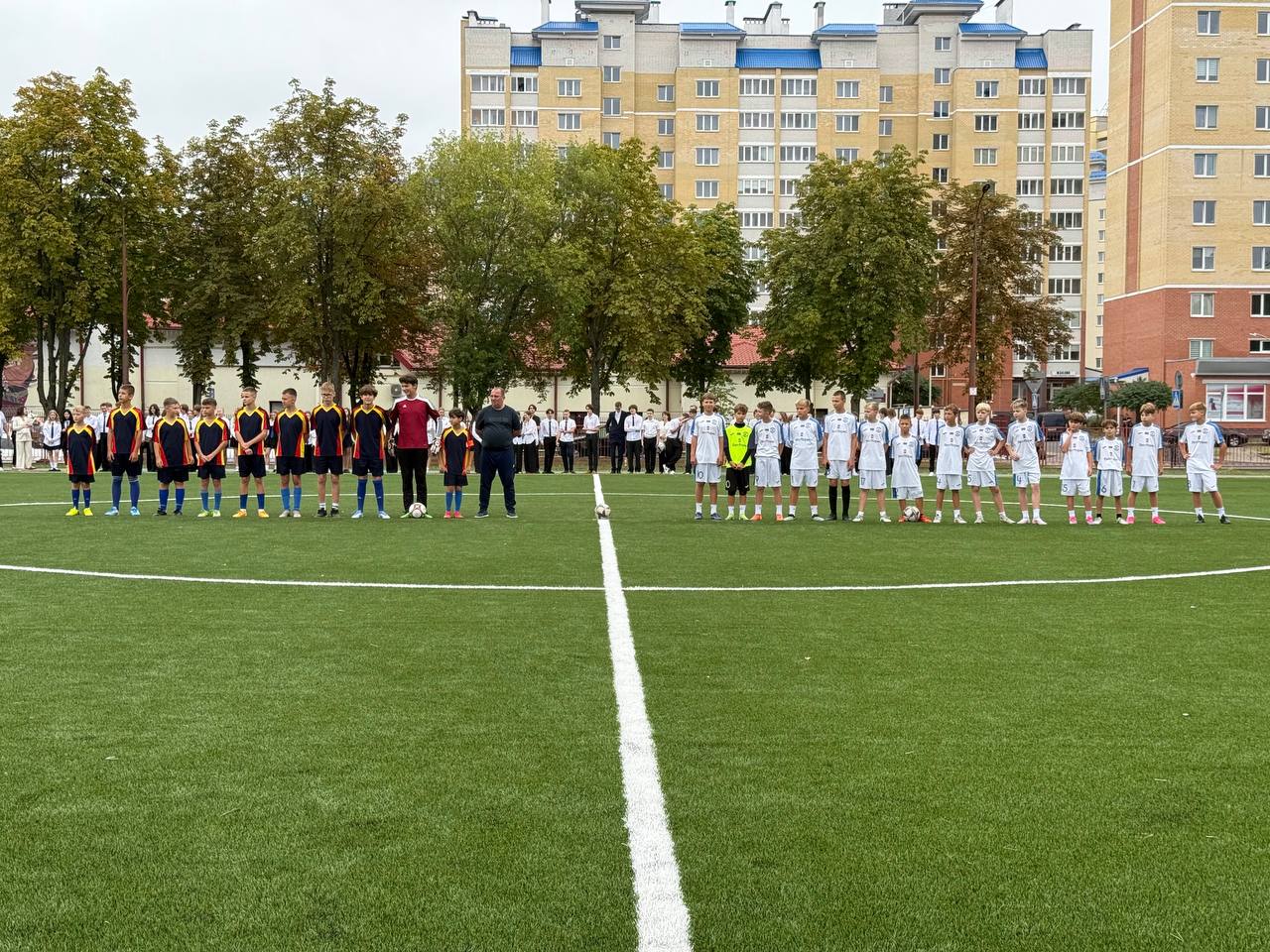 Первый звонок и новый стадион в брестской СШ №9