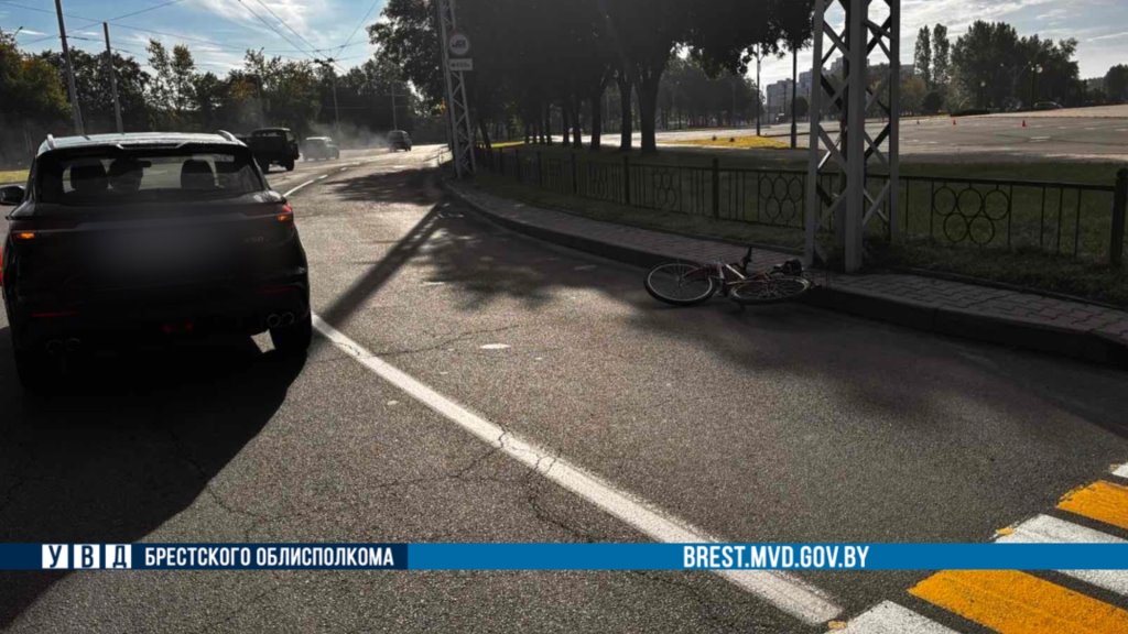 ДТП в Бресте: велосипедист пересекал дорогу — и оказался в больнице