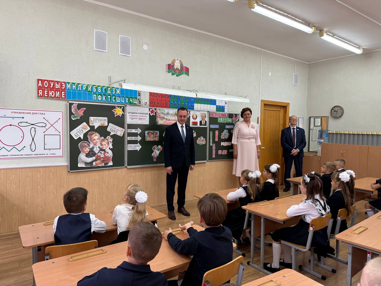 В День знаний все первоклассники Беларуси получили подарок от Президента – книгу о нашей Родине!