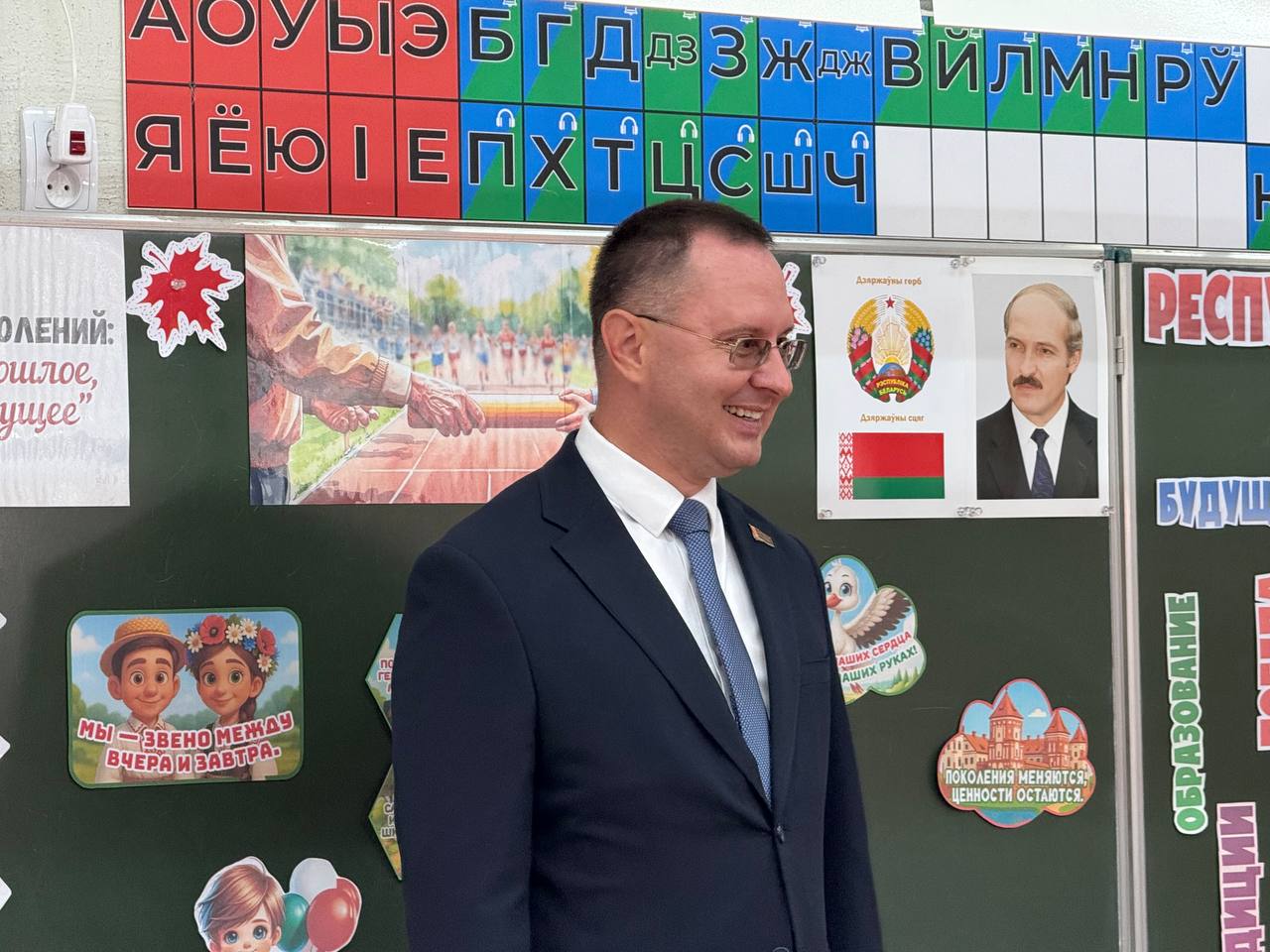 В День знаний все первоклассники Беларуси получили подарок от Президента – книгу о нашей Родине!