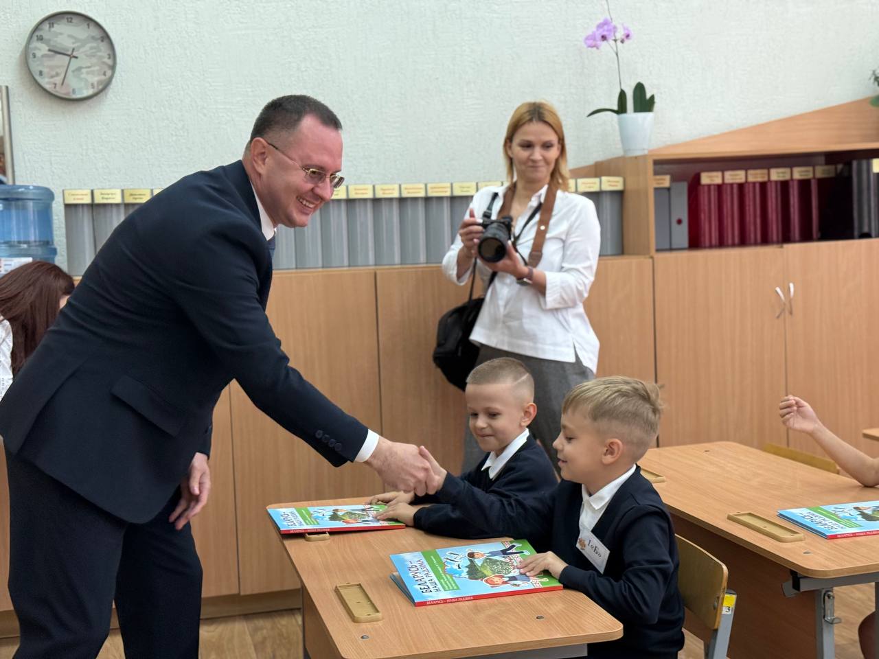 В День знаний все первоклассники Беларуси получили подарок от Президента – книгу о нашей Родине!