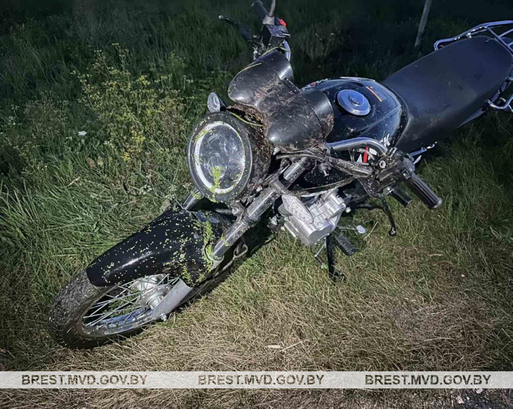 Подросток без прав — мотоцикл в кювет: подробности ДТП под Брестом