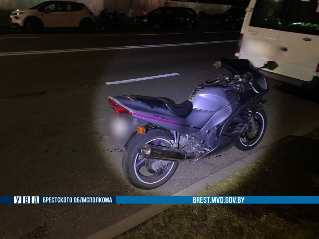 В Бресте опрокинулся мотоцикл Suzuki, водитель в больнице