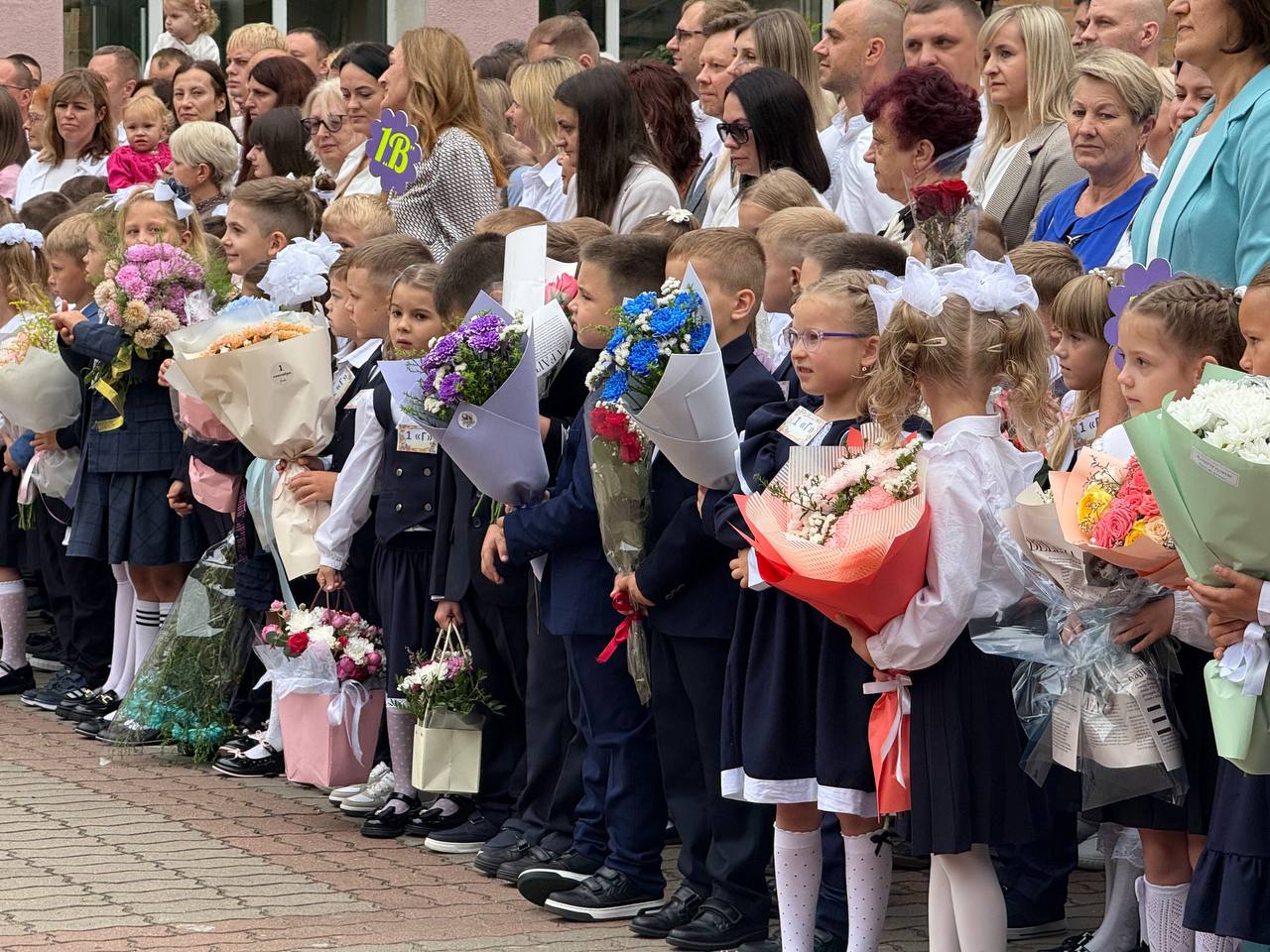 Первый звонок и новый стадион в брестской СШ №9