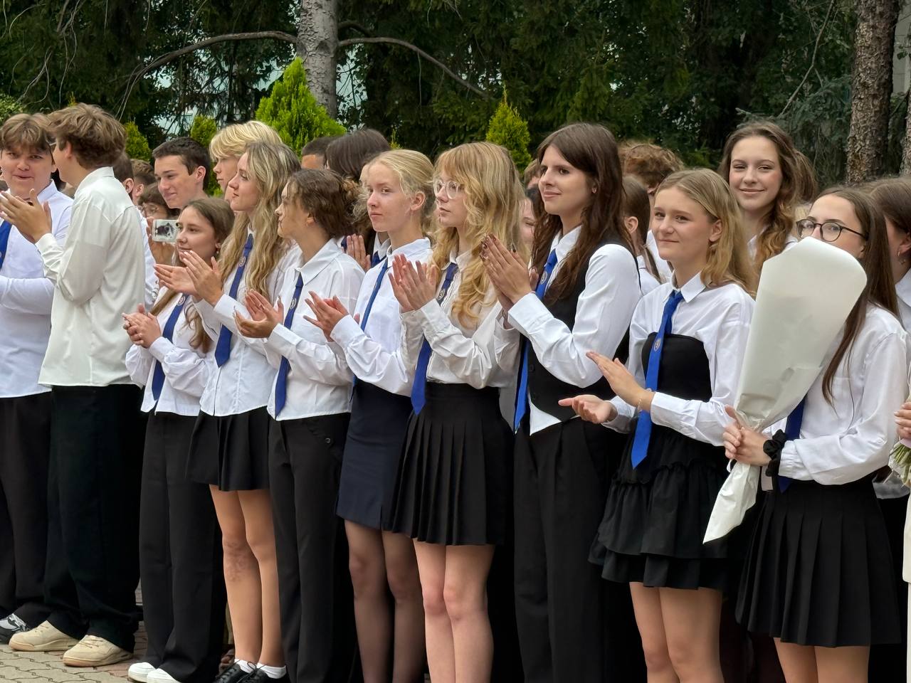 Первый звонок и новый стадион в брестской СШ №9