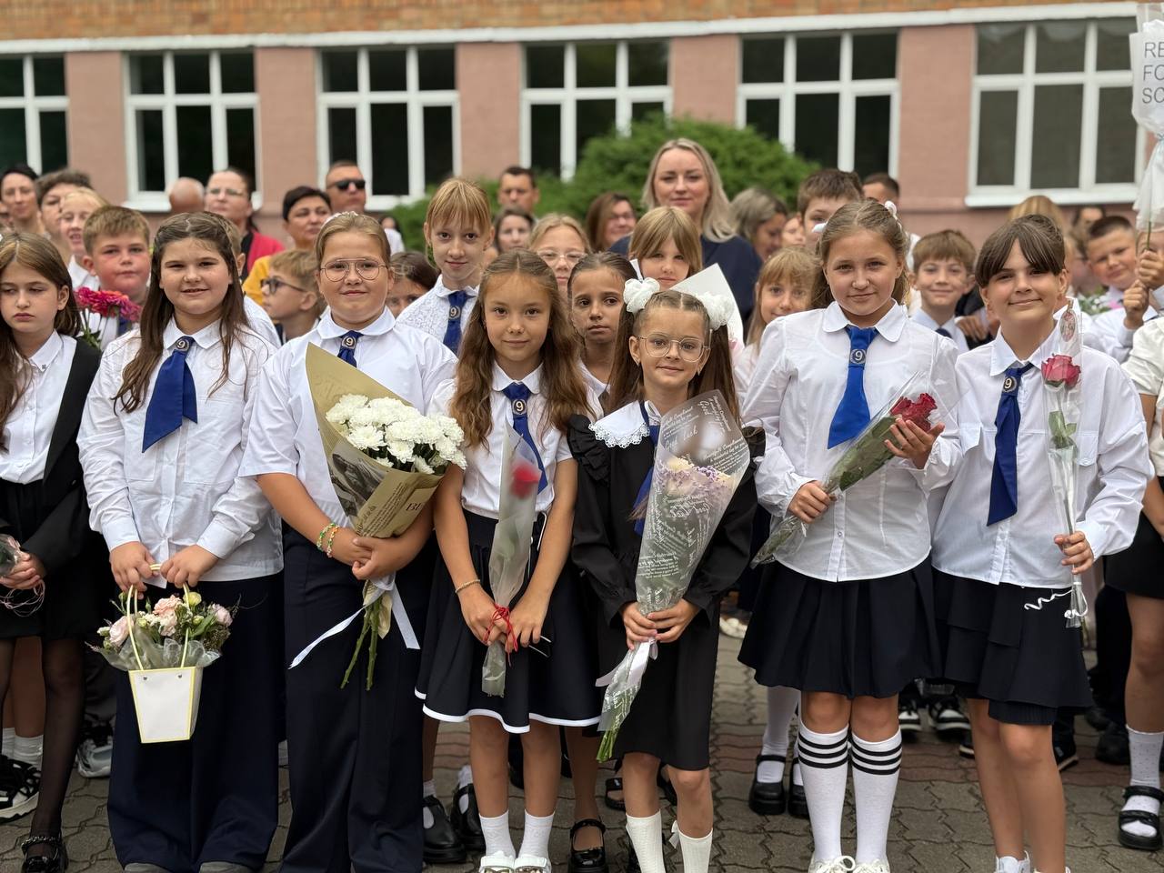 Первый звонок и новый стадион в брестской СШ №9