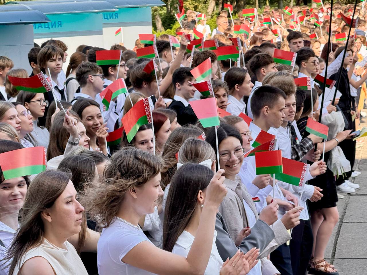 Робот Брестик на торжественной линейке в БрГТУ. Что он сказал?